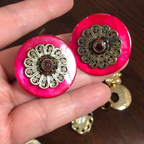 4 pairs of vintage clip on earrings - Picture 5 of 7